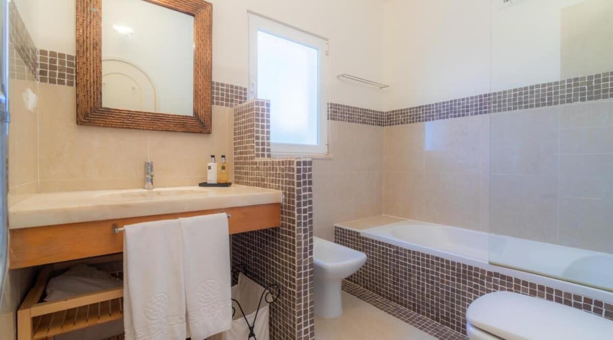 Villa Prado - Beautiful Beachfront Villa Αλμπουφέιρα Εξωτερικό φωτογραφία