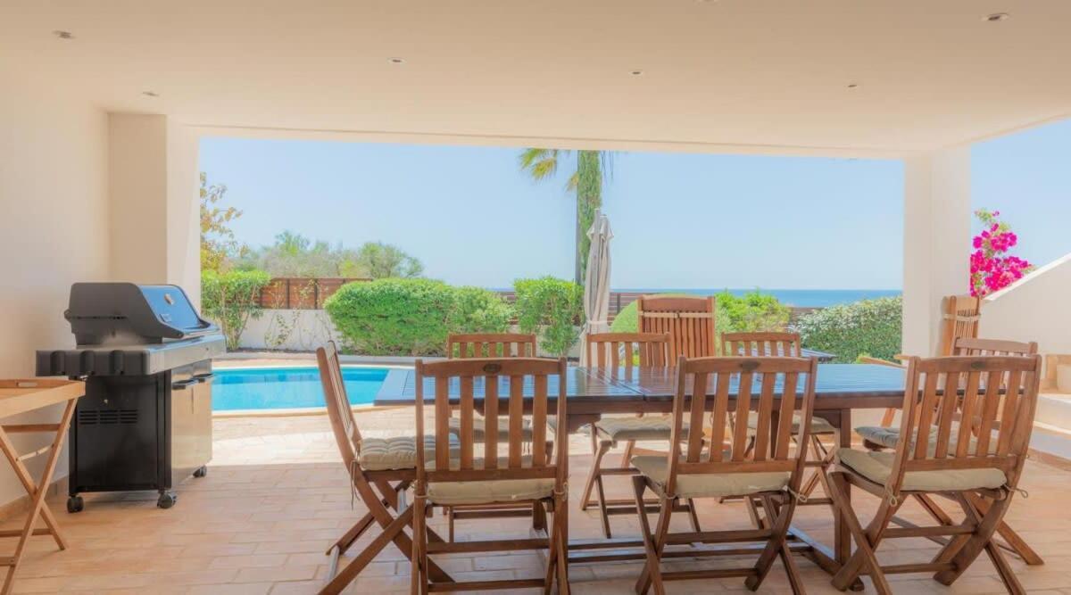 Villa Prado - Beautiful Beachfront Villa Αλμπουφέιρα Εξωτερικό φωτογραφία