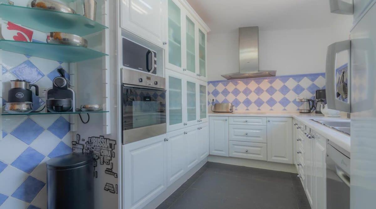 Villa Prado - Beautiful Beachfront Villa Αλμπουφέιρα Εξωτερικό φωτογραφία